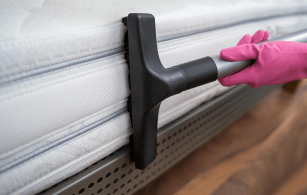 Treating a urine stain on a mattress