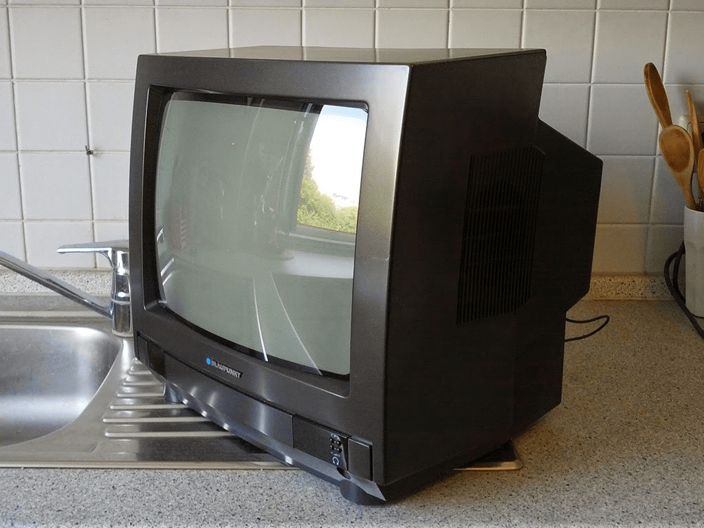 Cleaning an older tube TV screen