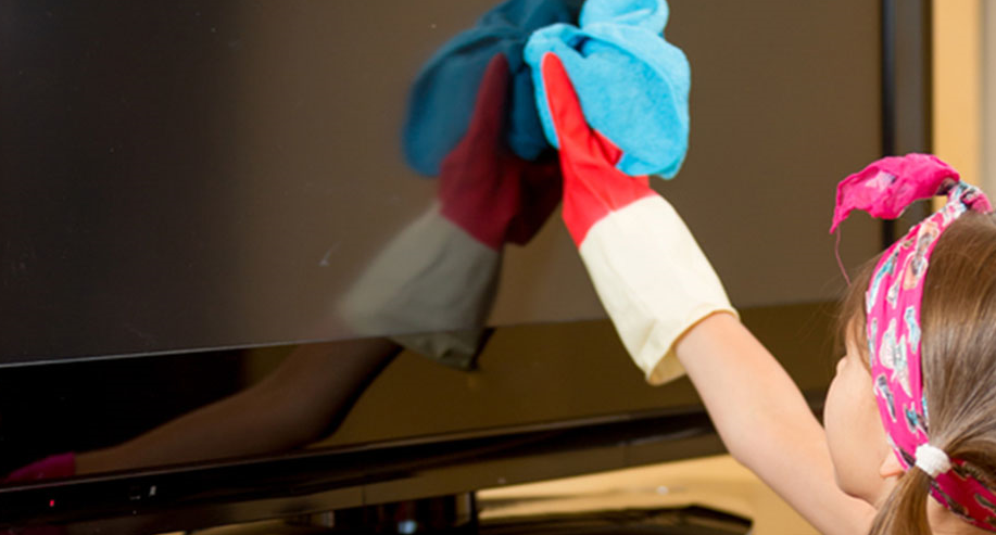 Screen Cleaning TV