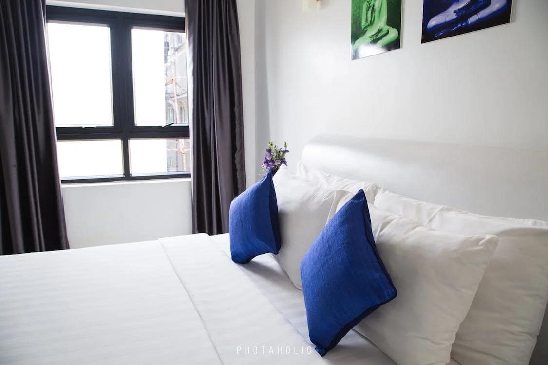 Professional mattress cleaning with HEPA extraction